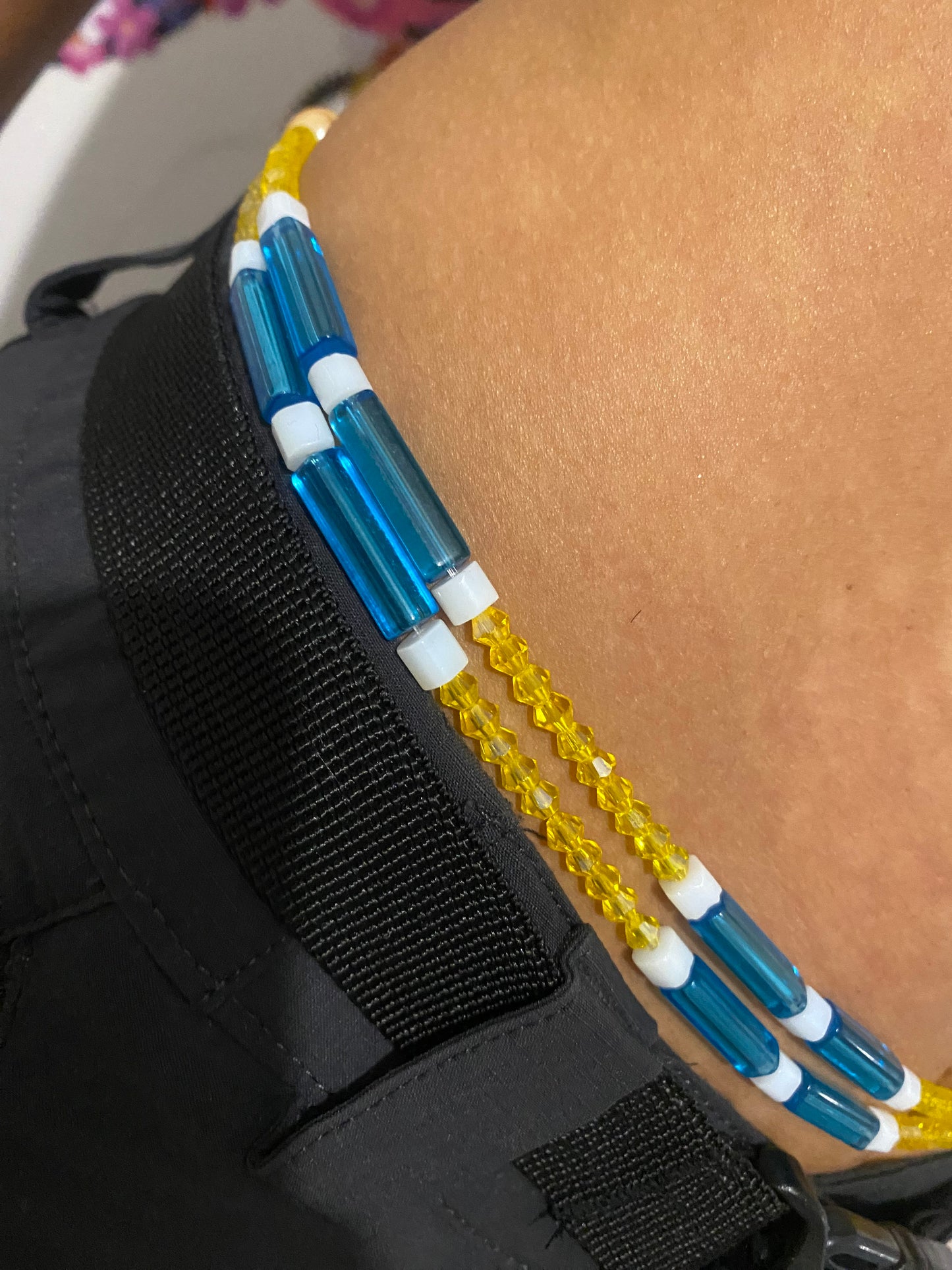 Bayas jaune avec motif bleu et blanc